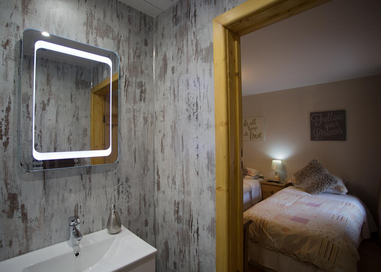 Bed and Breakfast Beudy Bach à Cross Hands Extérieur photo