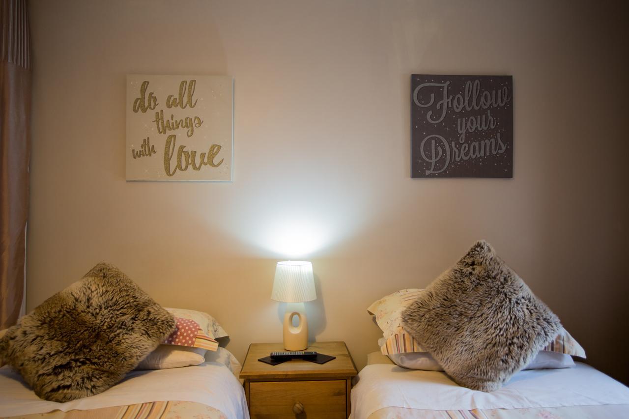 Bed and Breakfast Beudy Bach à Cross Hands Extérieur photo